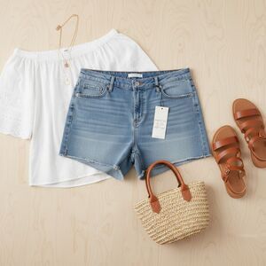 Vanilla Star Women's 14W Blue Denim Jean Shorts High Waisted Raw Hem NWT